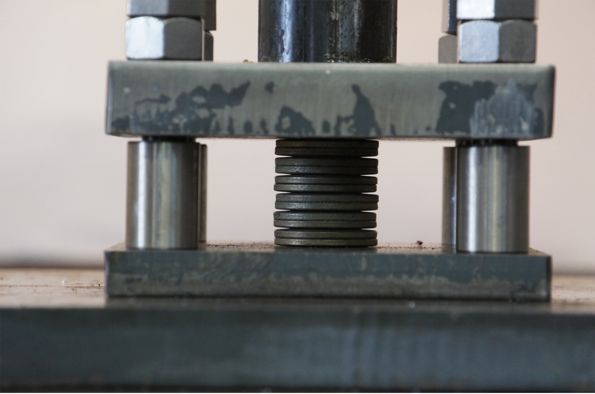 belleville washer stack at the top of the cycle stroke